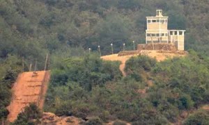 Hàn Quốc nói Triều Tiên sắp cho nổ các tuyến đường xuyên biên giới